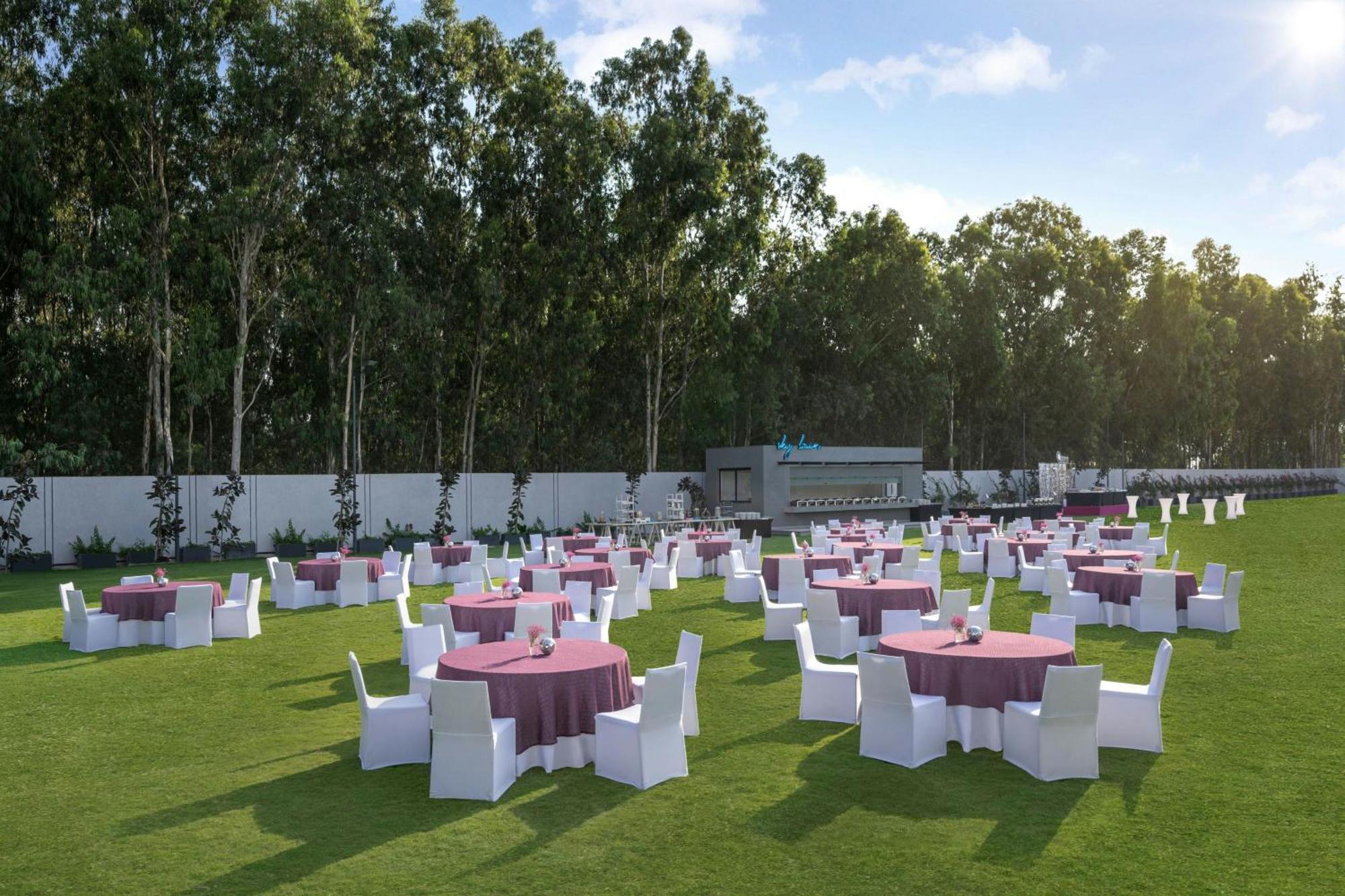 Hotel Moxy Bengaluru Airport Prestige Tech Cloud Devanahalli Esterno foto
