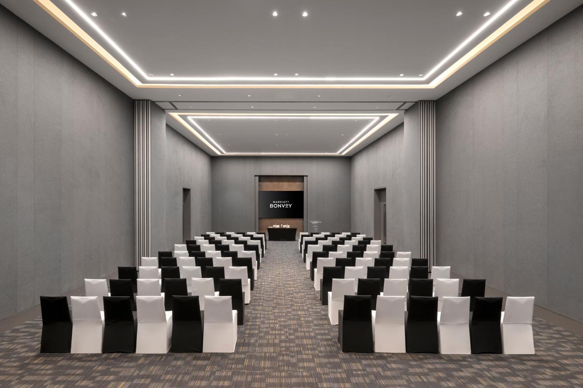 Hotel Moxy Bengaluru Airport Prestige Tech Cloud Devanahalli Esterno foto