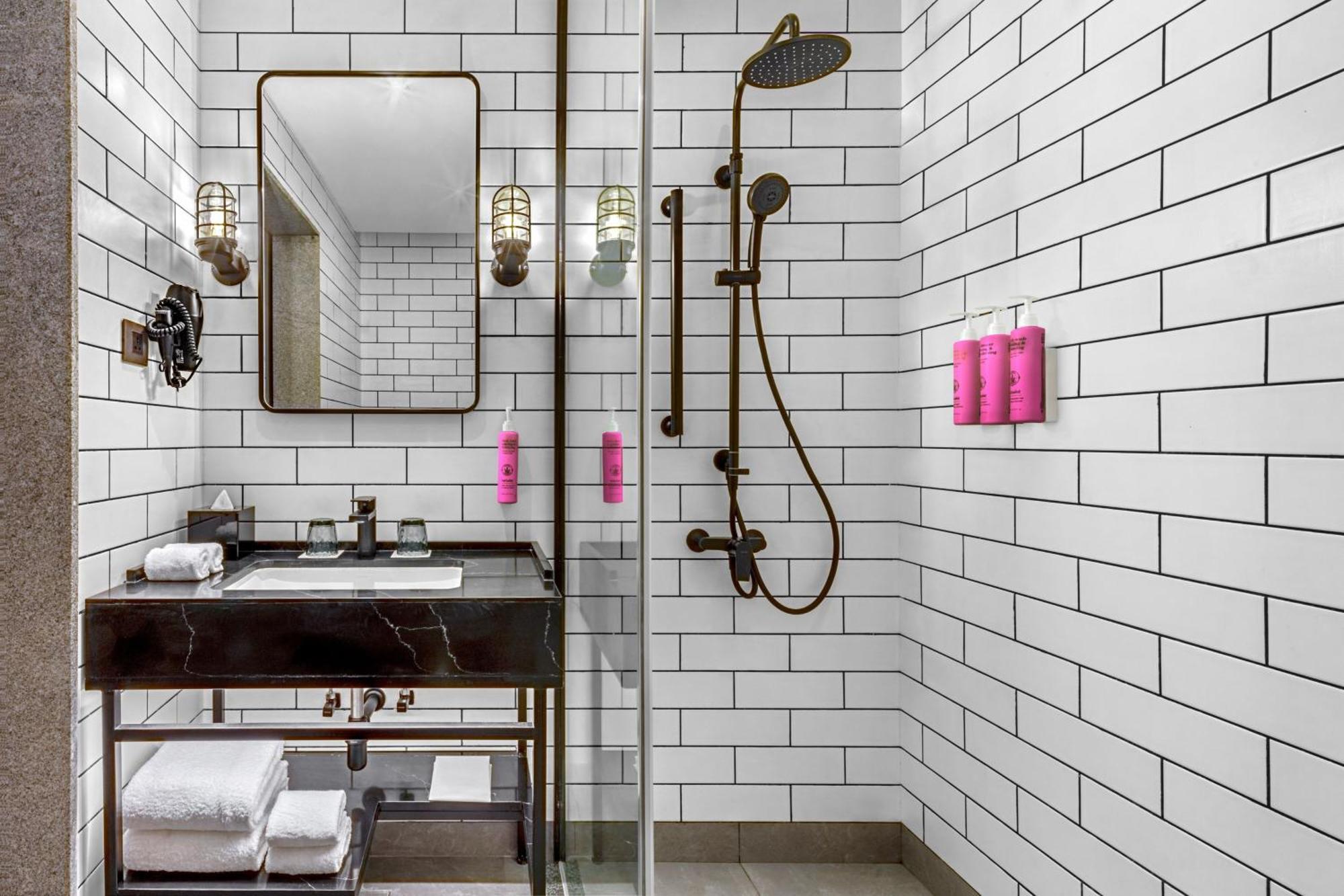 Hotel Moxy Bengaluru Airport Prestige Tech Cloud Devanahalli Esterno foto